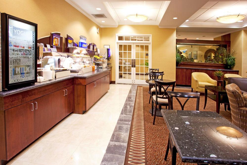 Holiday Inn Express & Suites Columbus At Northlake By Ihg Exterior foto
